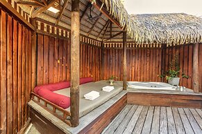 Komandoo Maldives Island Resort