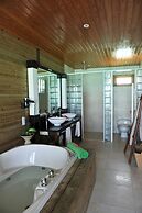 Komandoo Maldives Island Resort