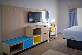 Days Inn & Suites by Wyndham Savannah North I-95