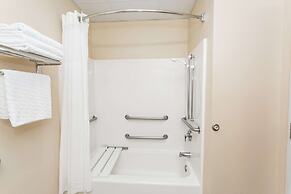 Days Inn & Suites by Wyndham Savannah North I-95