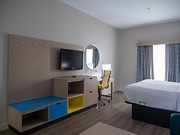 Days Inn & Suites by Wyndham Savannah North I-95