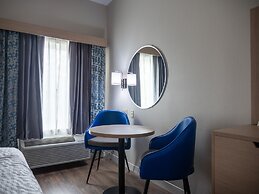 Days Inn & Suites by Wyndham Savannah North I-95