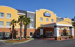 Days Inn & Suites by Wyndham Savannah North I-95