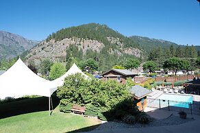 Icicle Village Resort