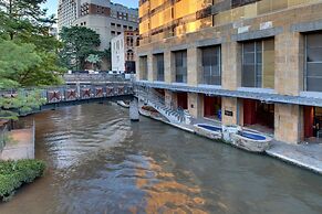 Drury Plaza Hotel San Antonio Riverwalk