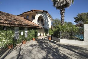 The Lakehouse Bed & Breakfast