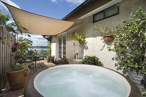 The Lakehouse Bed & Breakfast