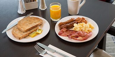 Holiday Inn Express Leeds City Centre Armouries by IHG