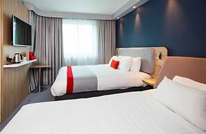 Holiday Inn Express Leeds City Centre Armouries by IHG