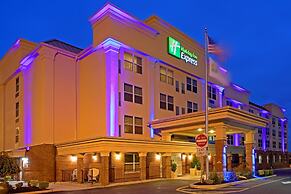 Holiday Inn Express Woodbridge, an IHG Hotel