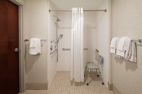 Holiday Inn Express & Suites Bradley Airport by IHG