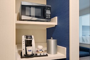 Holiday Inn Express & Suites Bradley Airport by IHG