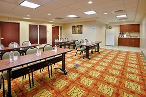 Holiday Inn Express & Suites Bradley Airport by IHG