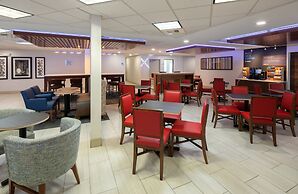 Holiday Inn Express & Suites Bradley Airport by IHG