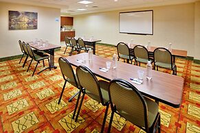 Holiday Inn Express & Suites Bradley Airport by IHG