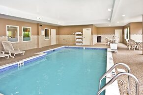 Holiday Inn Express & Suites Bradley Airport by IHG