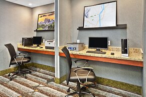 Holiday Inn Express & Suites Bradley Airport by IHG
