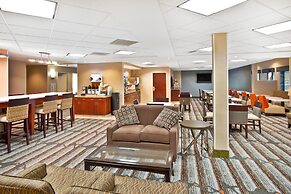 Holiday Inn Express & Suites Bradley Airport by IHG