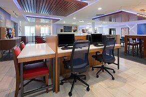 Holiday Inn Express & Suites Bradley Airport by IHG