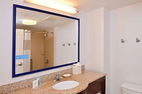 Hampton Inn & Suites Plymouth
