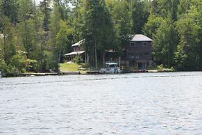 Kiwassa Lake Bed & Breakfast