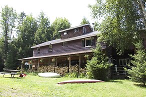 Kiwassa Lake Bed & Breakfast