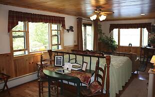 Kiwassa Lake Bed & Breakfast