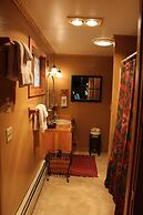 Kiwassa Lake Bed & Breakfast