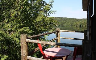 Kiwassa Lake Bed & Breakfast