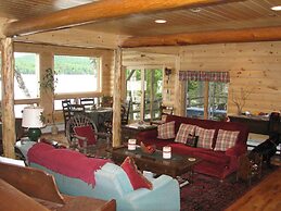Kiwassa Lake Bed & Breakfast