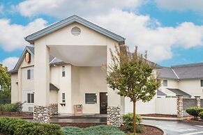 Super 8 by Wyndham Cloverdale Wine Country