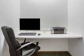 Super 8 by Wyndham Cloverdale Wine Country