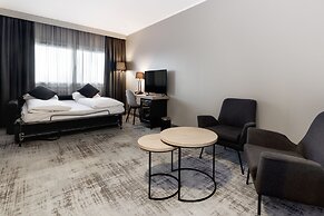 Park Inn by Radisson Oslo Airport Hotel West