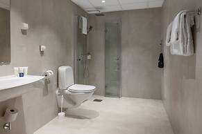 Park Inn by Radisson Oslo Airport Hotel West