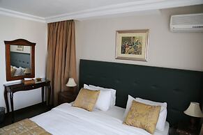 Gondola Hotel and Suites