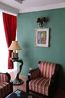 Gondola Hotel and Suites