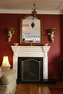 Gondola Hotel and Suites