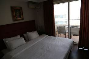 Gondola Hotel and Suites