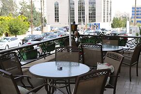 Gondola Hotel and Suites