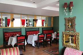 Gondola Hotel and Suites