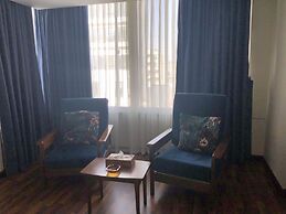 Gondola Hotel and Suites