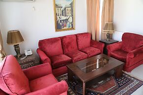 Gondola Hotel and Suites