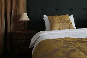 Gondola Hotel and Suites