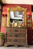 Gondola Hotel and Suites