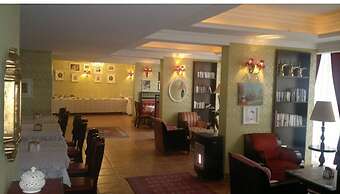 Gondola Hotel and Suites