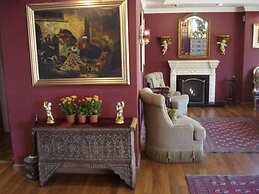 Gondola Hotel and Suites