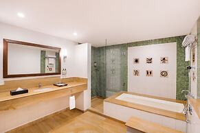 Lemon Tree Amarante Beach Resort, Goa