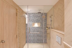 Lemon Tree Amarante Beach Resort, Goa