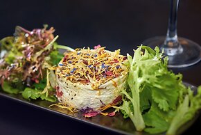 Gatsby Hotel & Restaurant by Happyculture