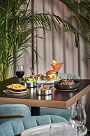 Gatsby Hotel & Restaurant by Happyculture